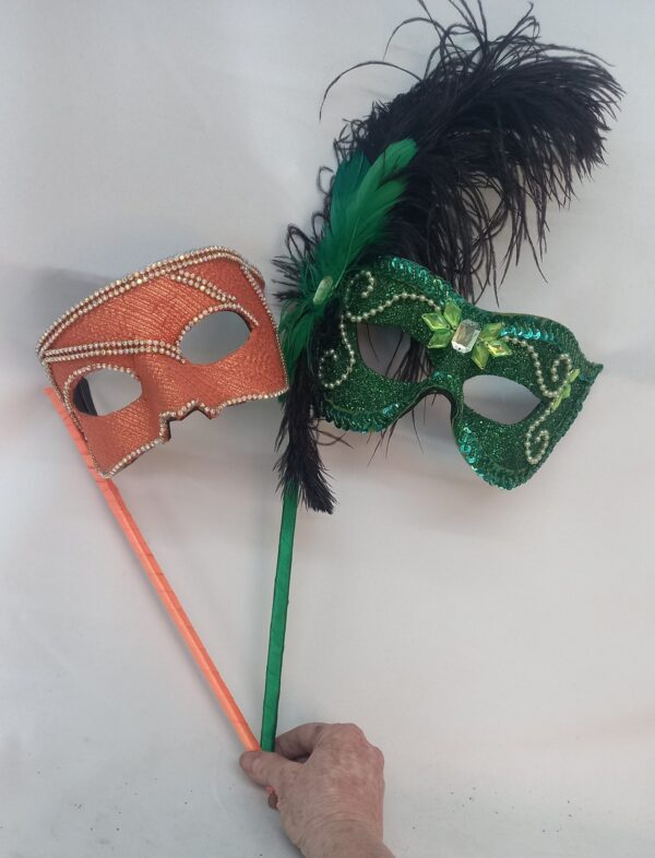 MASCARA CASAL JULIETA VERDE KATO CORAL FESTA LUXO