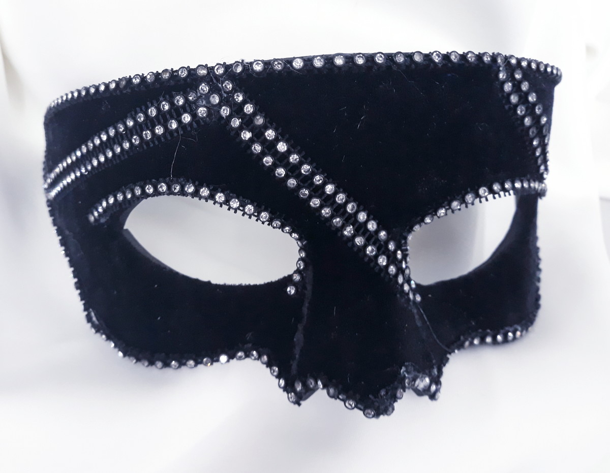 mascara-luxo-festa-baile-carnaval-kato-veludo-preto-e-strass-mascara-masculina.jpg
