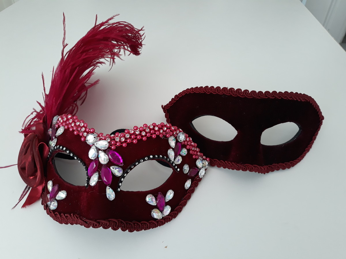 mascaras-casal-colom-marsala-luxo-festa-baile-pluma-mascara-casal.jpg