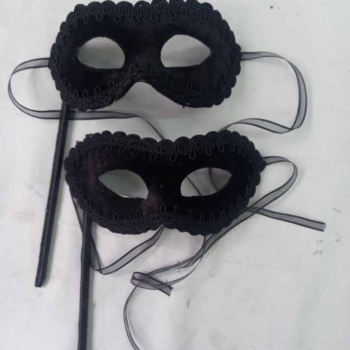 2-mascaras-colombina-black-haste