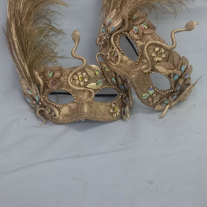 2-mascaras-colombina-dourada-cob