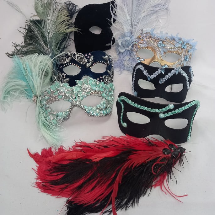6-mascaras-luxo-1-arranjo-plumas