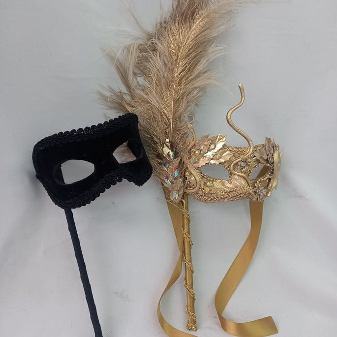 casal-mascara-colombina-cobra-ou
