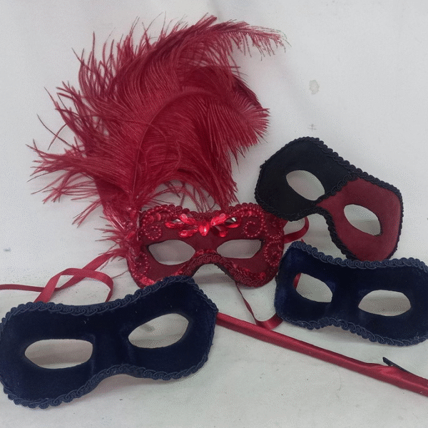 Kit Familia 4 Mascaras Luxo Romeu Julieta Haste 2 Infantil - Imagem 2