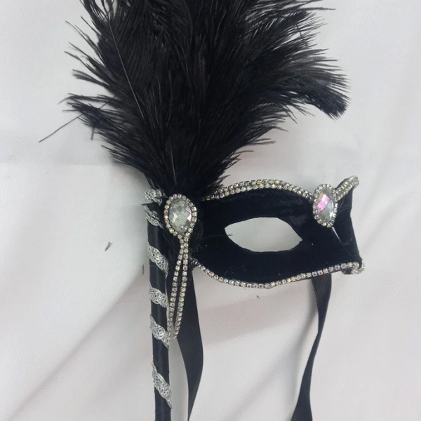 Mascara Bela Veludo Black Strass. Plumas e Haste Destacáveis - Imagem 3