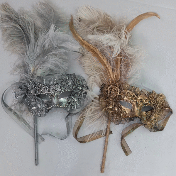 Kit 2 Máscaras Venezianas Luxo Baile Haste Plumas Removível