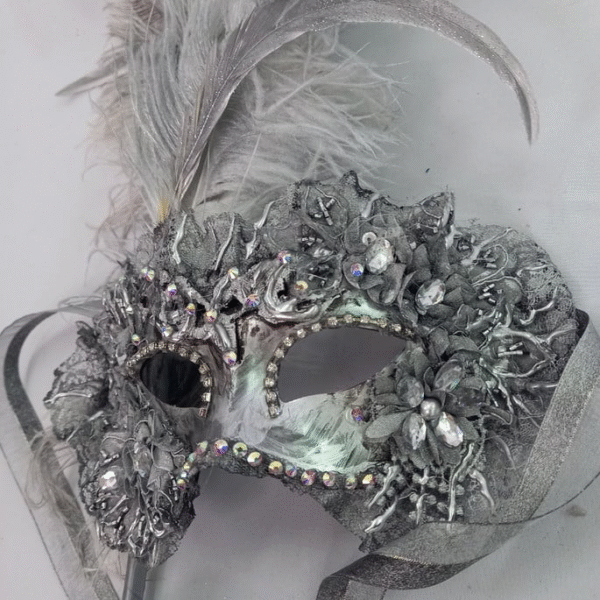 Kit 2 Máscaras Venezianas Luxo Baile Haste Plumas Removível - Imagem 2
