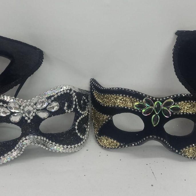 kit-mascaras-2-femininas-2-mascu