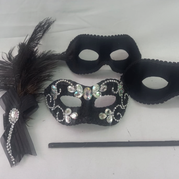 Mascara 1 Colombina Prata 2 Romeu Preto Luxo Festa