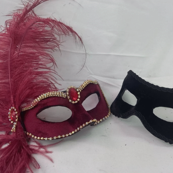Máscara Casal Bela Marsala e Romeu Veludo Preto Festa Gala l - Imagem 5