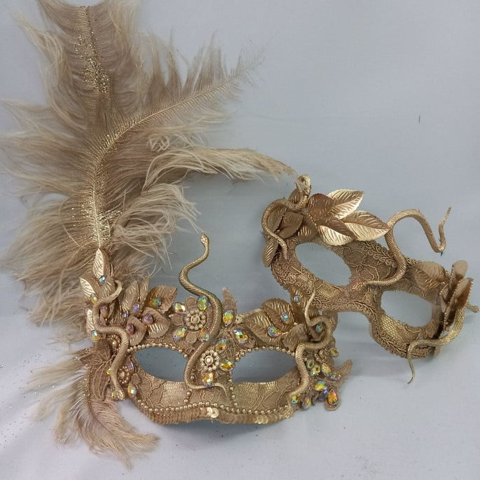 mascara-casal-colom-dourado-cobr