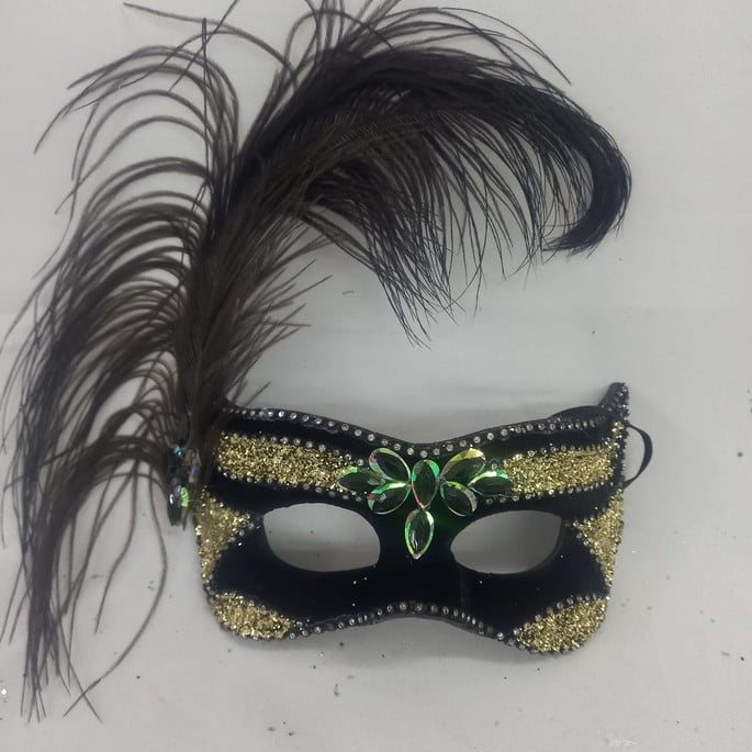 mascara-cat-preta-dou-luxo-festa