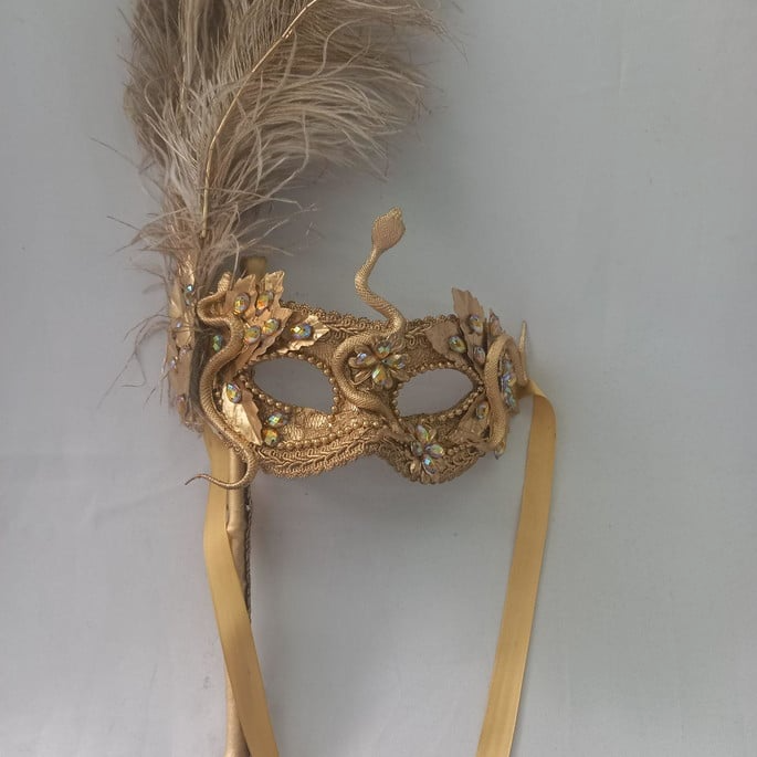 mascara-colombina-dourada-cobra