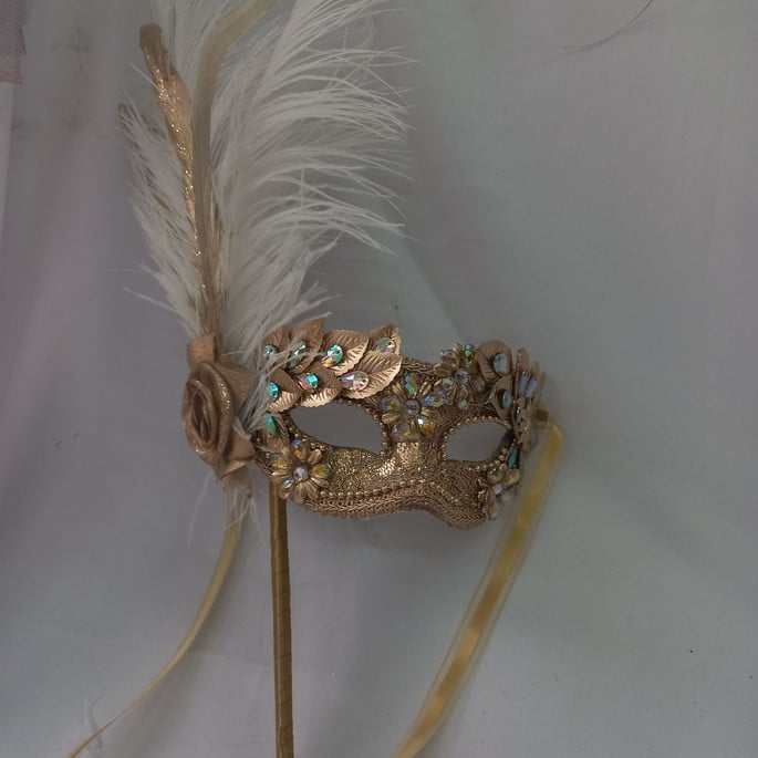 mascara-colombina-dourada-plumas