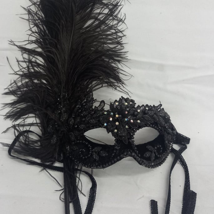 mascara-colombina-negra-com-hast