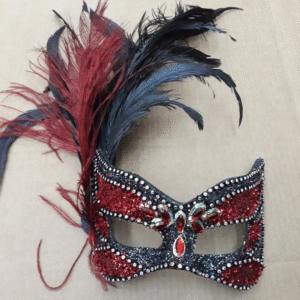 Máscara fly feminina plumas luxo festa chumbo vermelha