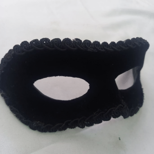 Mascara Infantil Masculina Romeu Veludo Preto Luxo Festa - Imagem 3