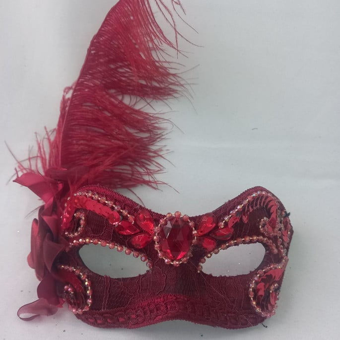 mascara-julieta-marsala-luxo-fes