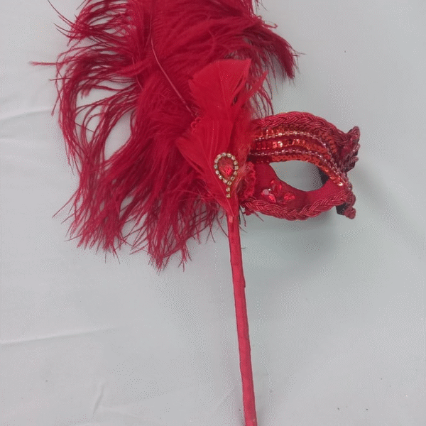 Máscara Julieta Vermelha Haste Plumas Festa Luxo