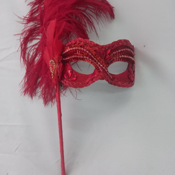 Máscara Julieta Vermelha Haste Plumas Festa Luxo - Imagem 3