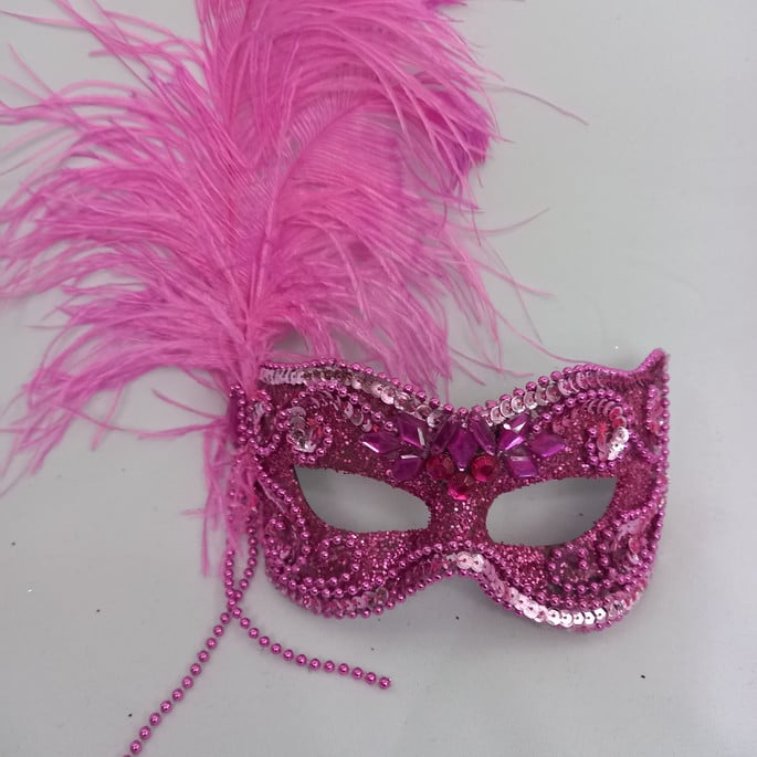 mascara-pink-luxo-feminina-baile