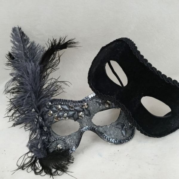 Máscaras Casal Julieta e Romeu Cinza Preto Preta Luxo Festa - Imagem 4
